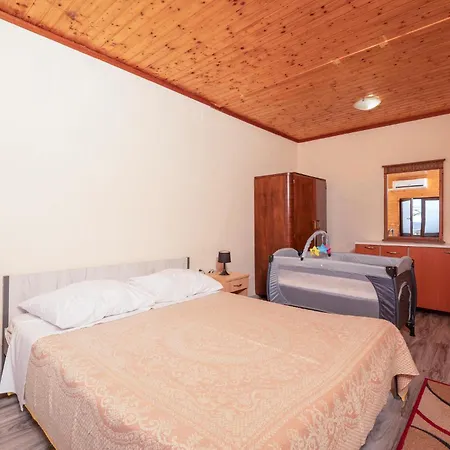 Apartment Stunning In Labin With Kitchen *