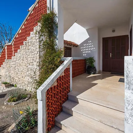 3 Bedroom Beautiful In Appartement *