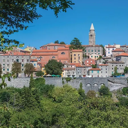 Apartment Stunning In Labin With Kitchen *