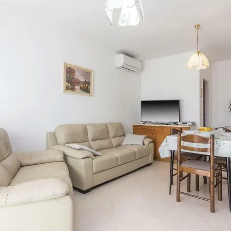 Apartment Stunning In Labin With Kitchen *