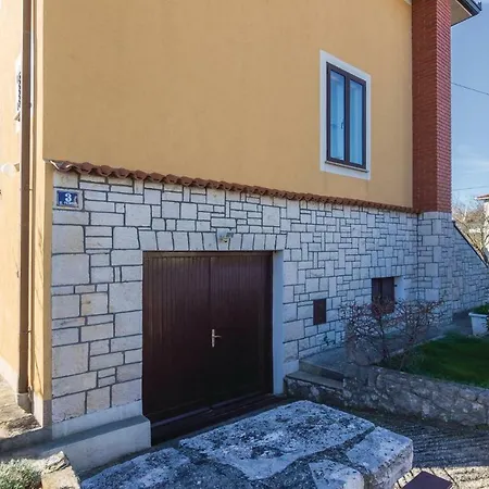 Stunning In Labin With Kitchen Apartment *