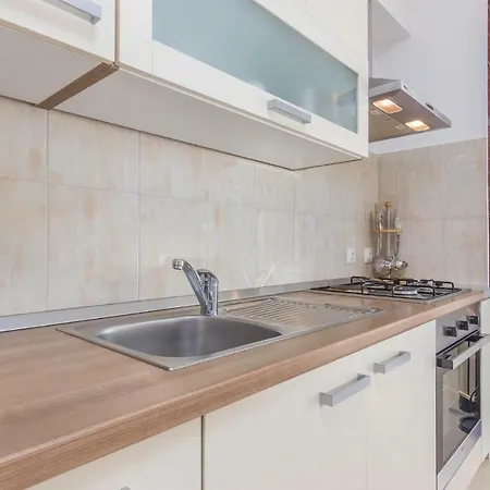 3 Bedroom Beautiful In Labin (Istria)